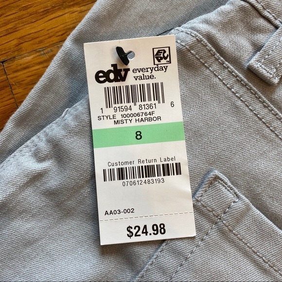 NWT woman’s mid rise curvy fit capri size 8 - Picture 5 of 7